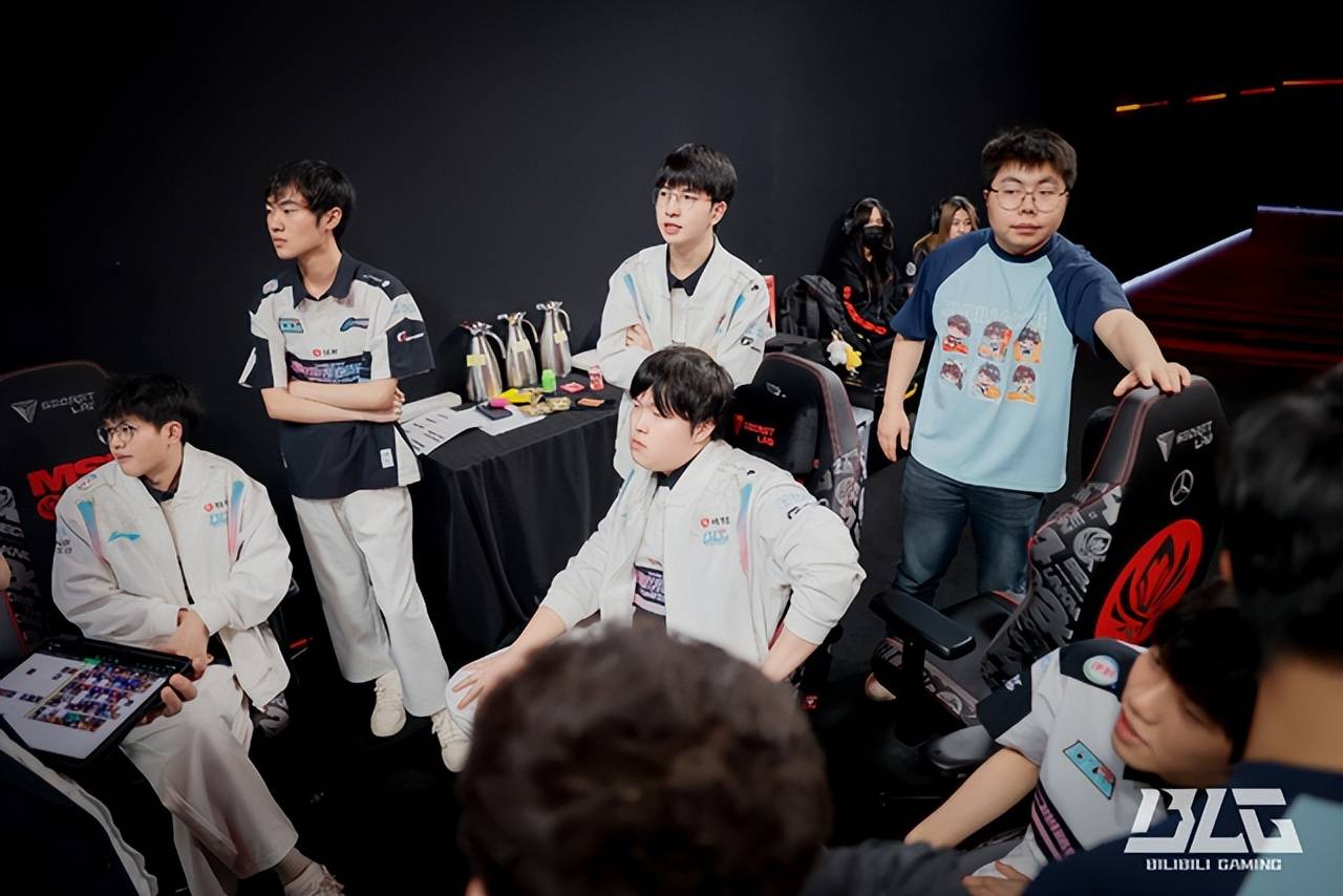 包含G2碾压JDG，Faker线上压制力十足鏖战多局全球总决赛，成为赛场最大亮点的词条