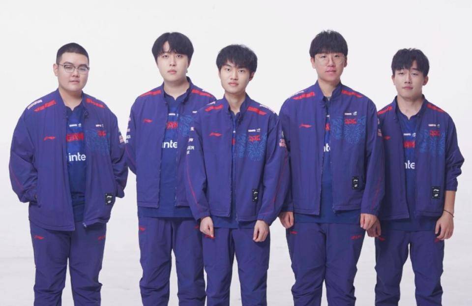 关于JDG险胜IG，Deft关键团战开团秒人鏖战多局2025世界赛，引爆全场热议的信息