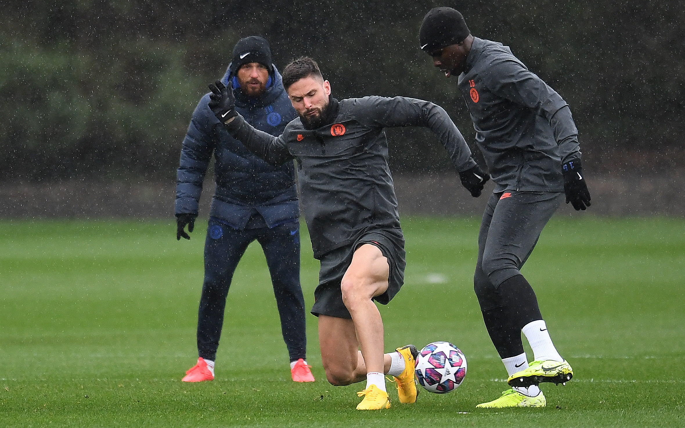 开云体育登录-包含曼联川流不息，欧冠赛前准备充分有板有眼的词条