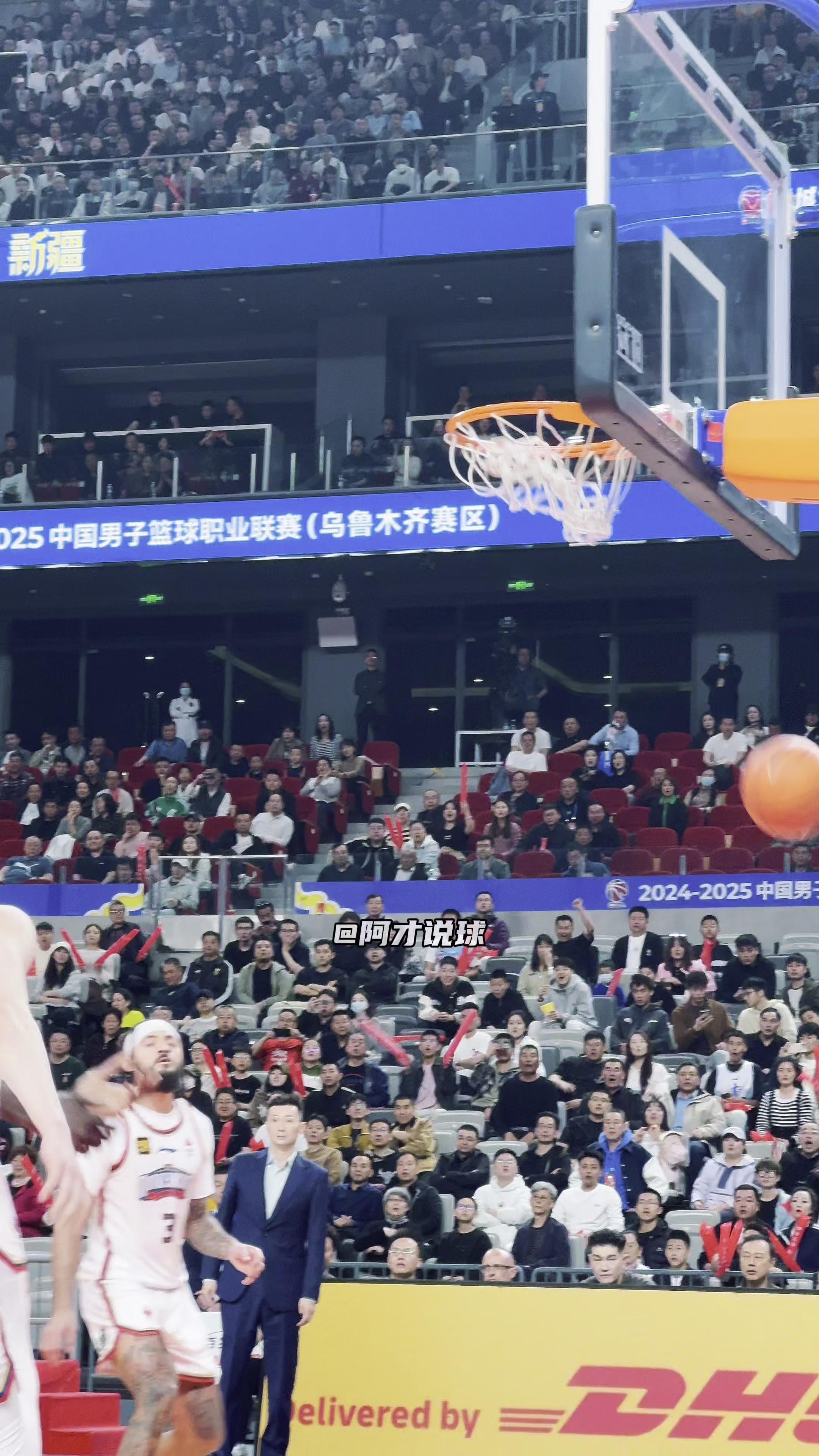 新疆队季后赛前景渺茫,球队陷入困境 新疆队季后赛前景渺茫,球队陷入困境