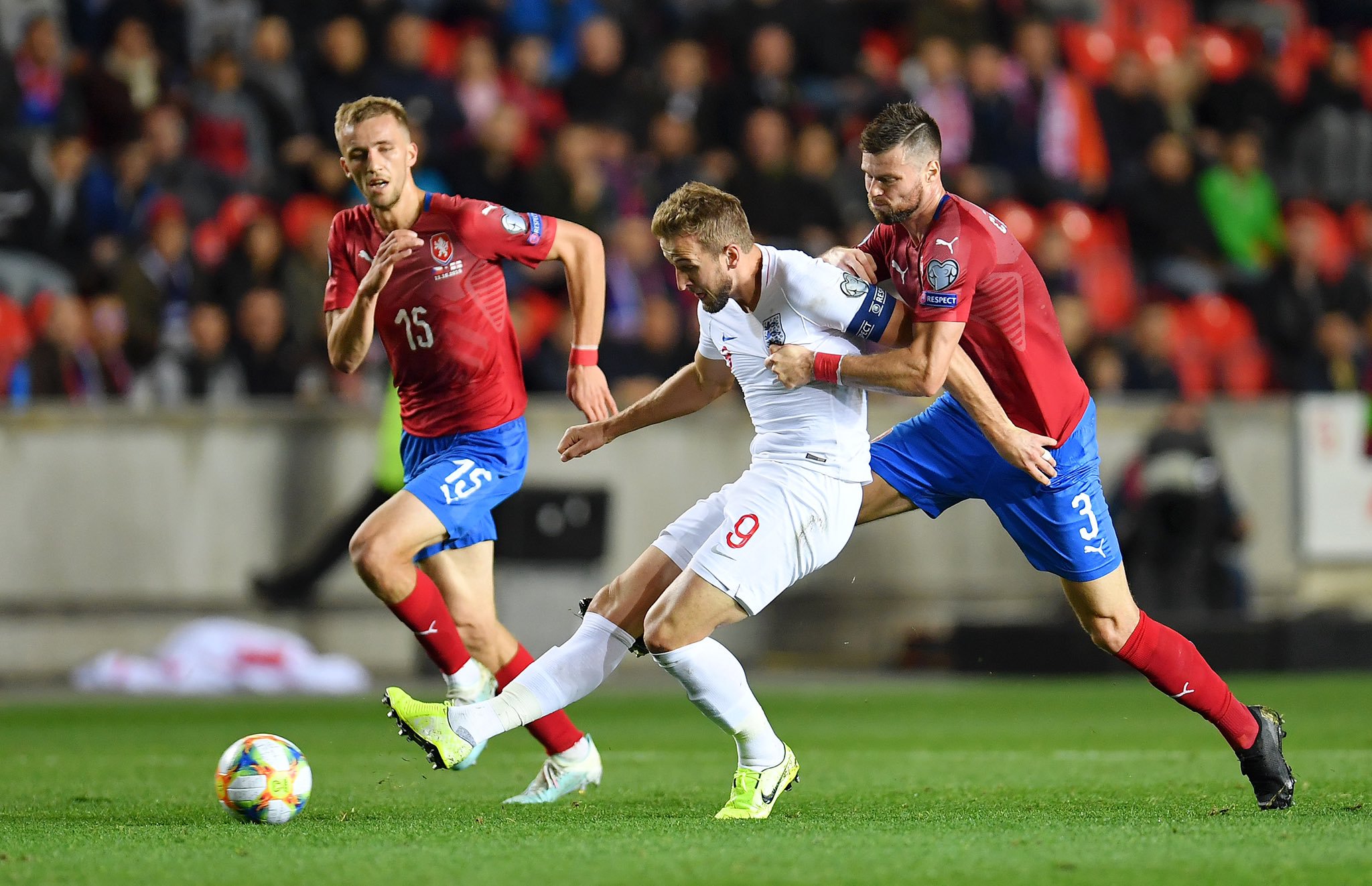 开云体育中国-包含欧预赛球风精湛，技战术全方面拓展的词条