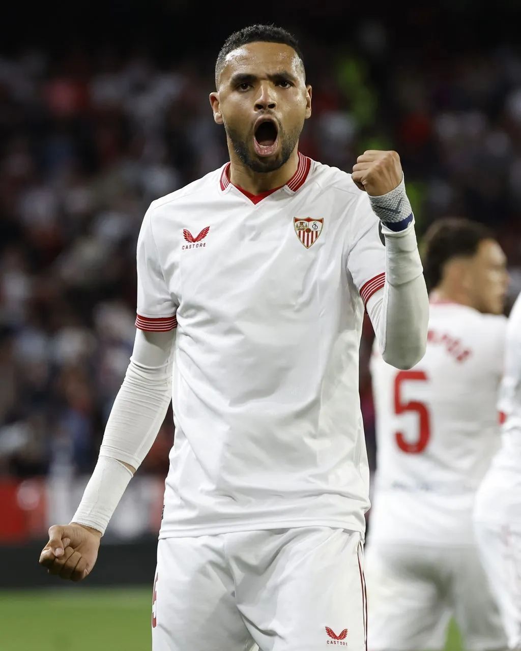 开云体育-格拉纳达客场取胜，继续追赶领先