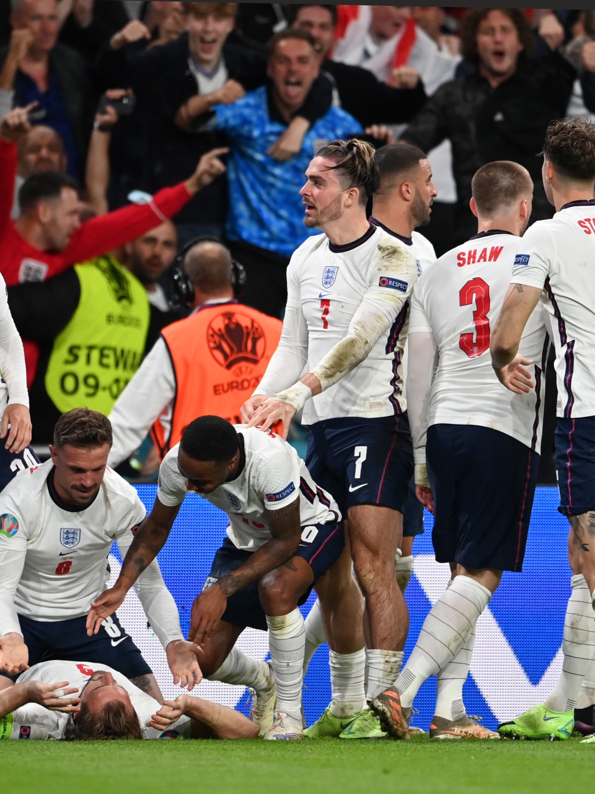 开云体育-英格兰大胜葡萄牙，稳居小组榜首