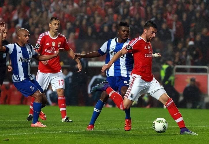 包含卡利亚里主场惨败，球迷愤怒不已的词条