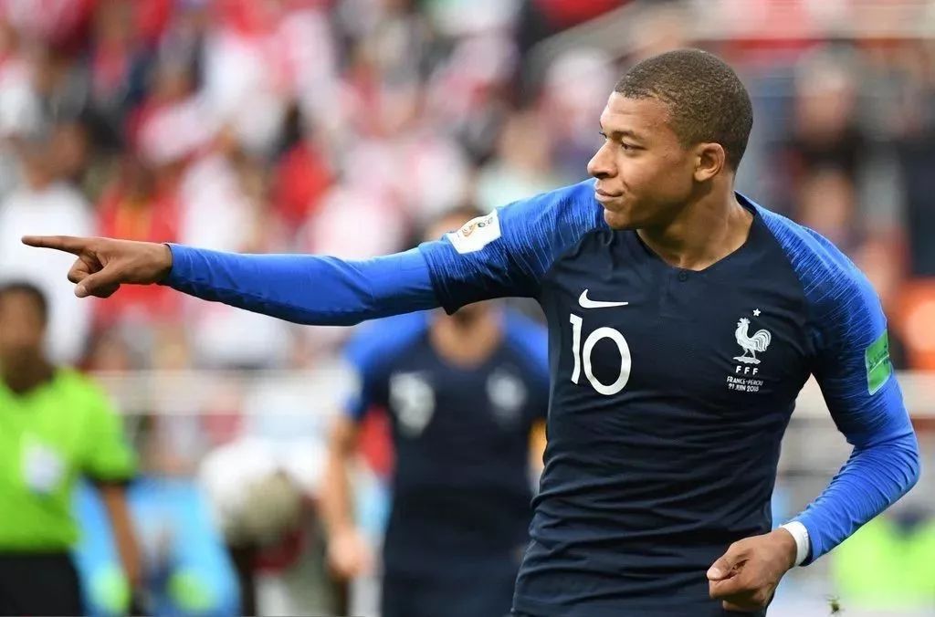 包含日本队力克法国队，黄鸭组合扛起全队的词条