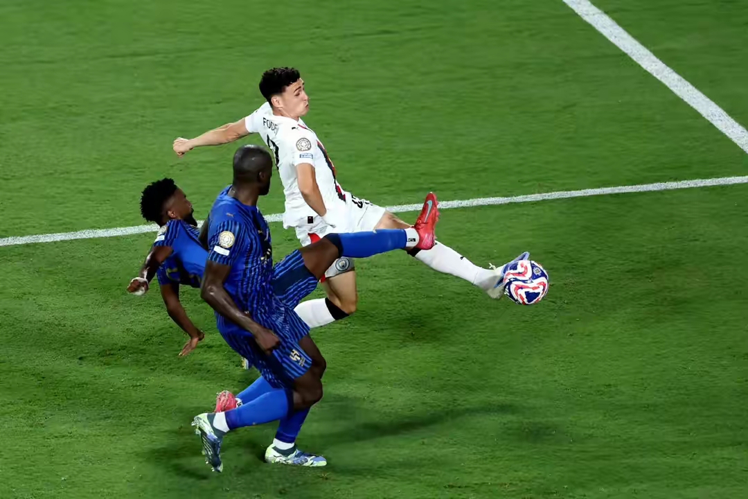 开云体育中国-包含塞维利亚险胜曼联，马丁内利关键制胜的词条