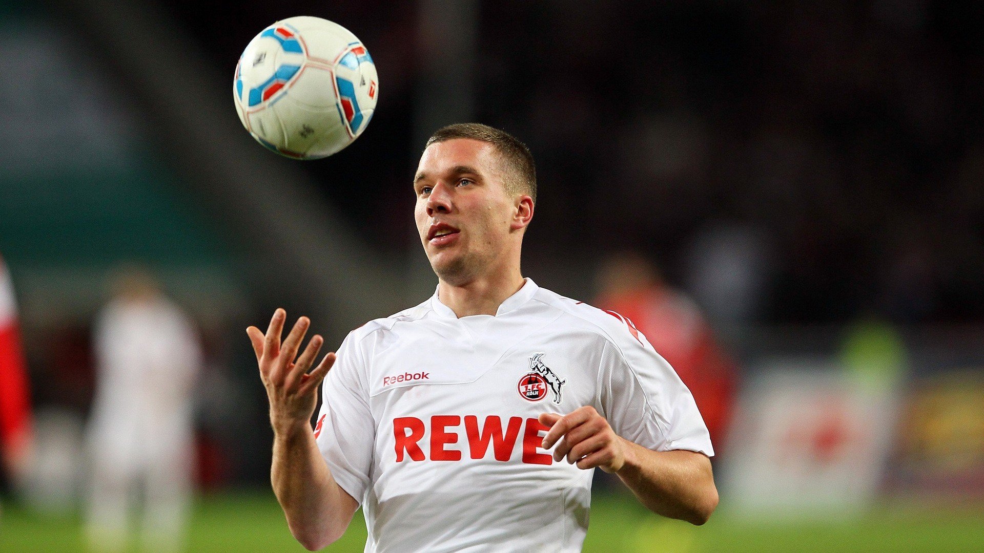 开云足球直播-巴拉圭对阵那不勒斯，一场跨越时空的足球对话，莱万冠军级表现照亮绿茵哲学